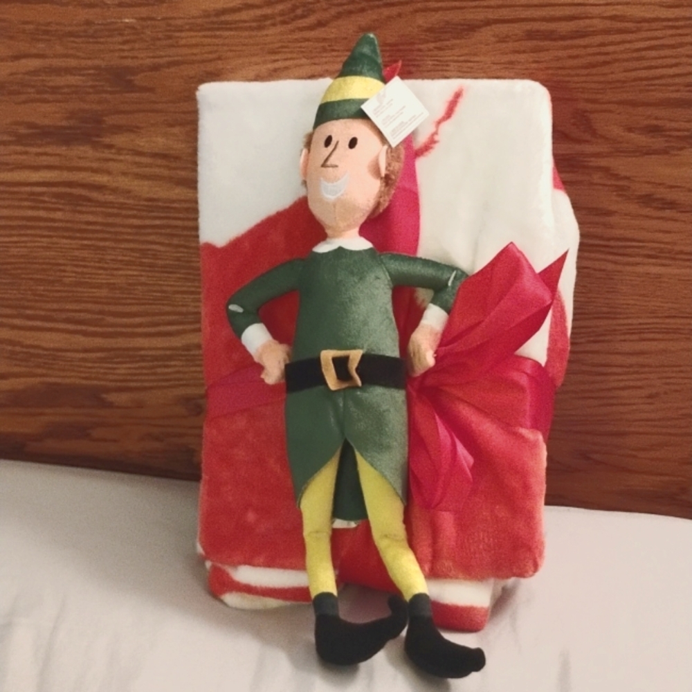 New elf Hugger and throw set